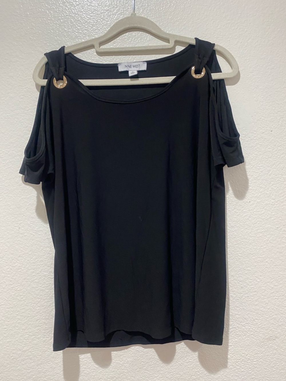 NINE WEST Black Cold-Shoulder Top with Gold Ring Accents. Size M - Picture 3 of 8